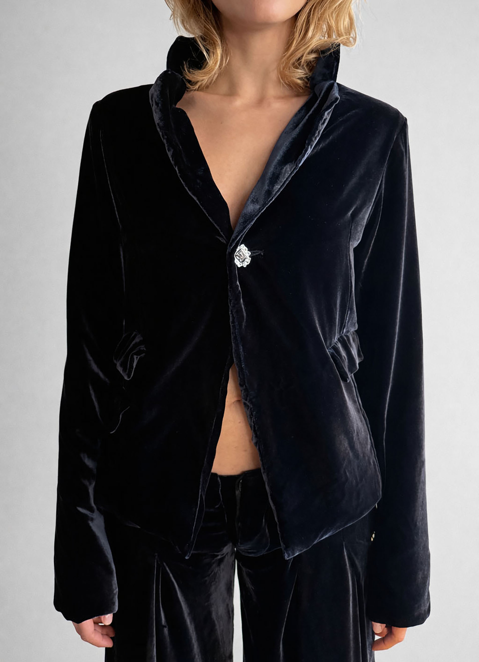 Myus FW26 Arden Smoking Jacket, mulberry silk velvet
