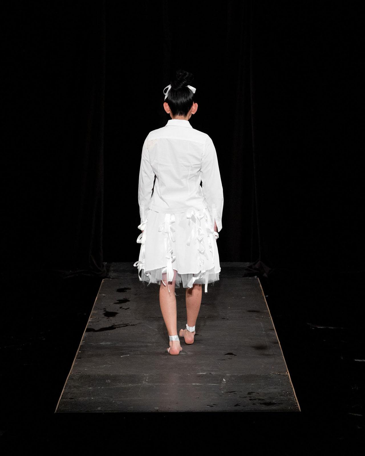 Myus Bow Skirt, look 11, rear view